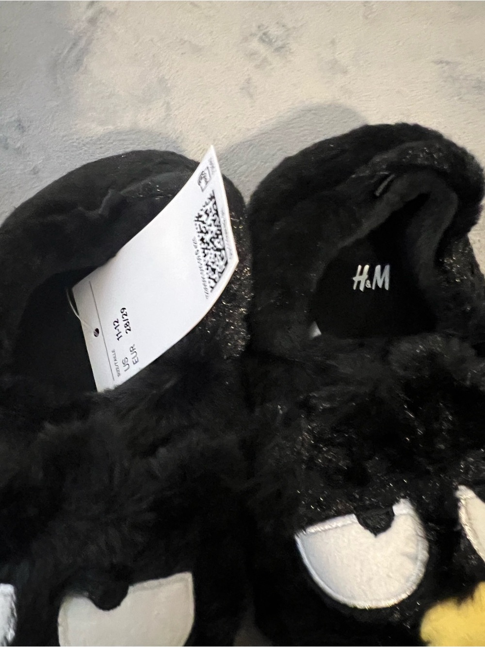 Badtz-Maru
H&M Black Plush Kids Slip-On Character Slippers with Yellow Beak - Picture 8 of 8